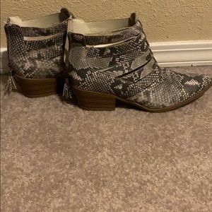 Animal print booties 💕